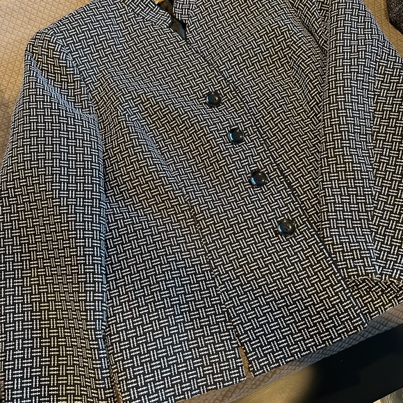 Le Suit 2 Piece Suit - Picture 2 of 3